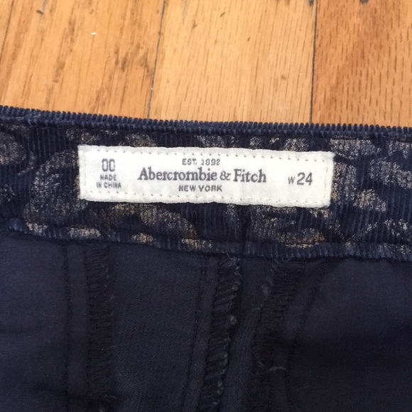 Abercrombie & Fitch Gold and Blue Floral Shorts - Picture 6 of 8